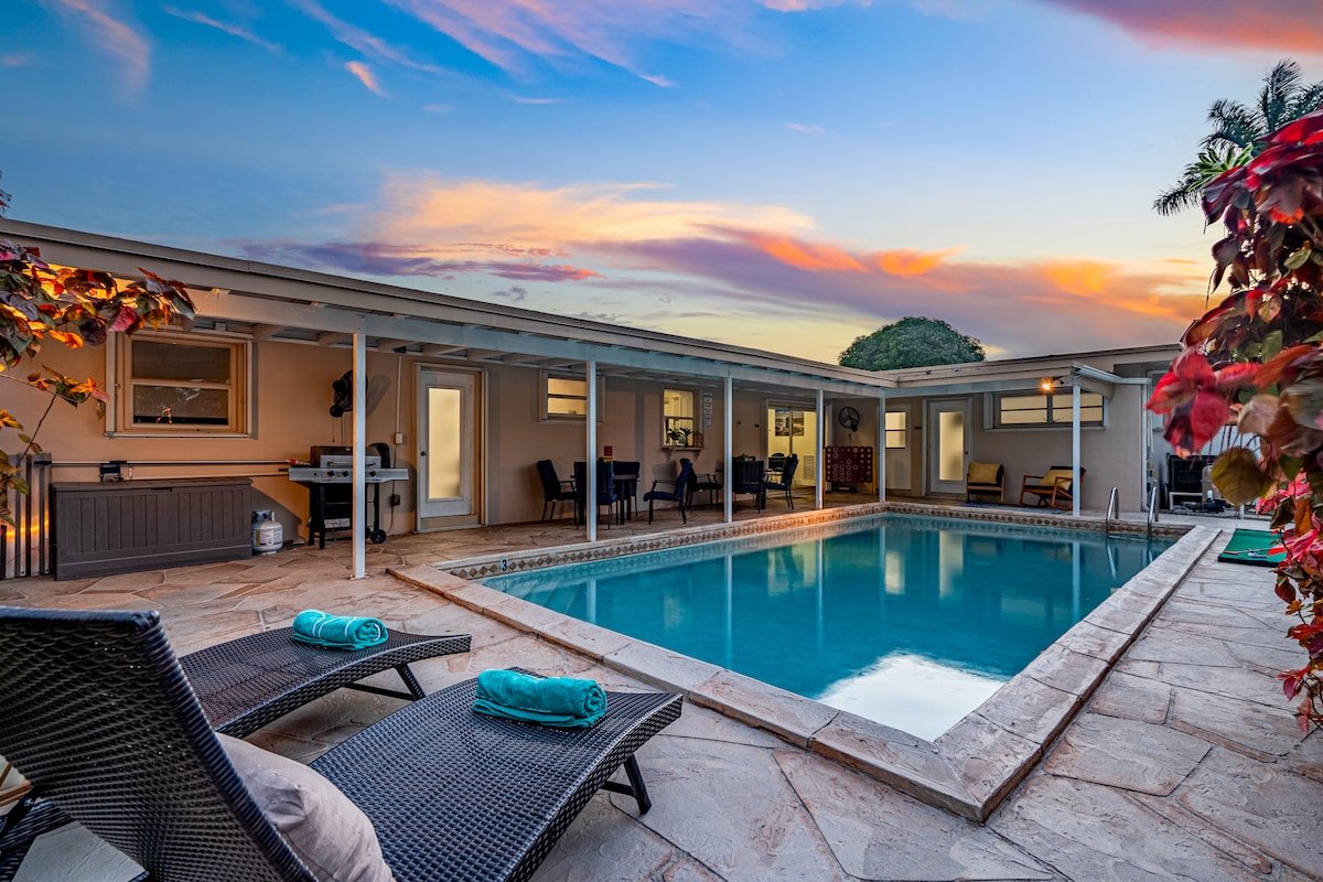 Family home 3 miles from Hard Rock Stadium w/ pool gallery image 2