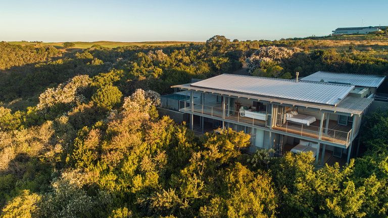 Oubaai Villa - House located in the natural surrounding