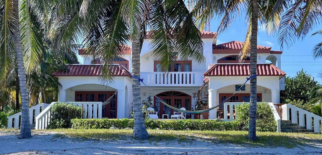 5 BR Beachfront Luxury Holiday Home w/ Pool / Pier gallery image 2