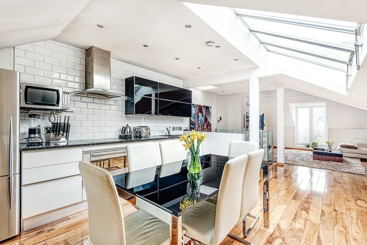 The King of Spades – Out of Office Lifestyle gallery image 2