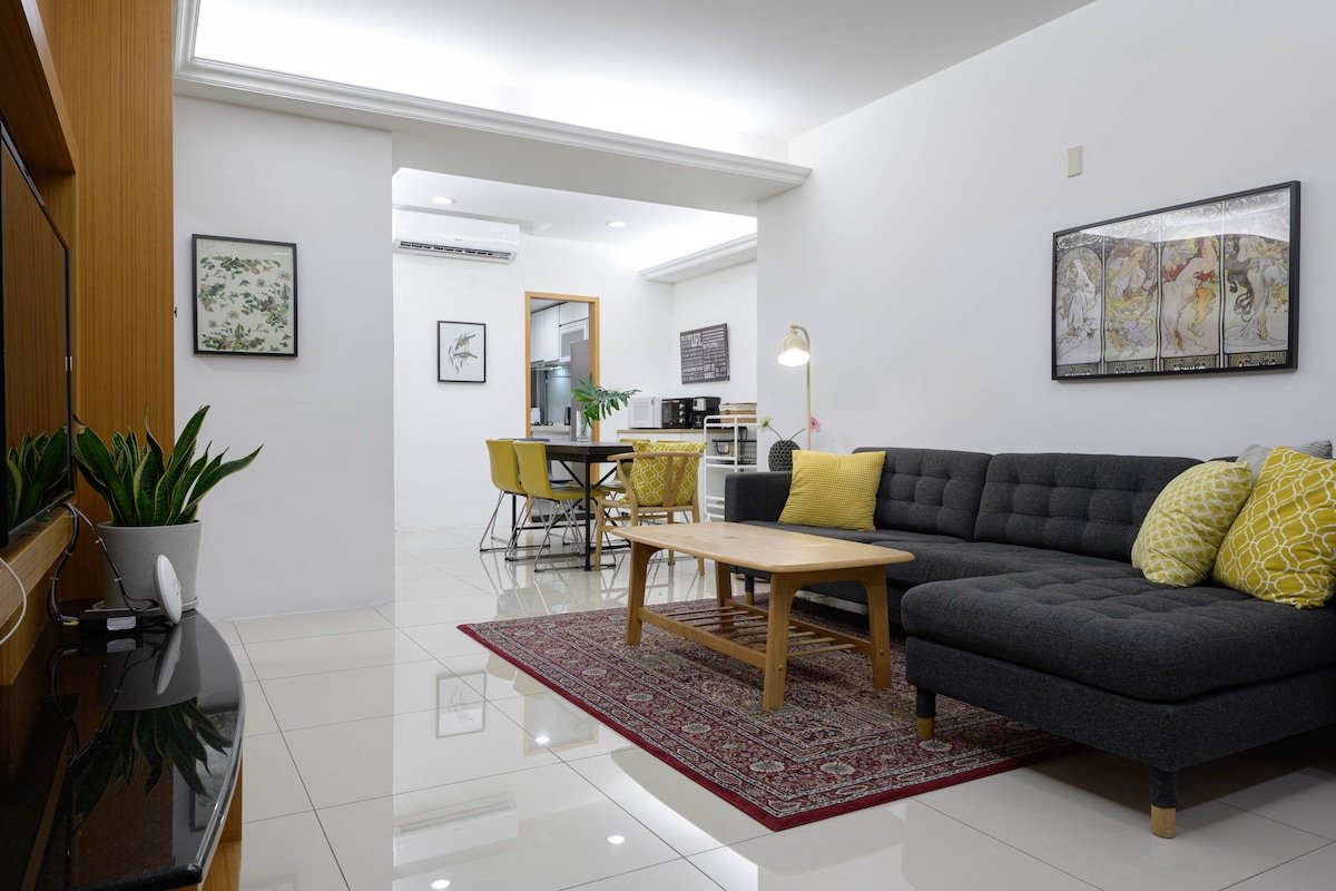 Cosy Apt in front of Park; 3 minutes to MRT gallery image 2