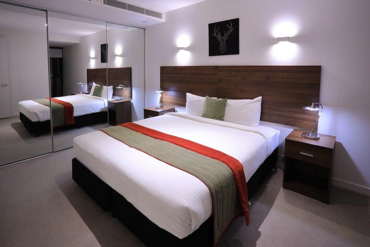 Two Bedroom Two Bathroom Apt on Flinders Street gallery image 2