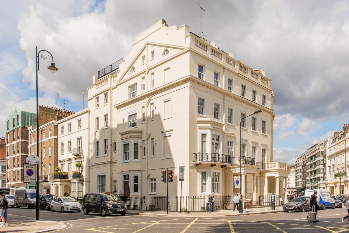 Knightsbridge Two Bedroom Apartment with Balcony gallery image 2