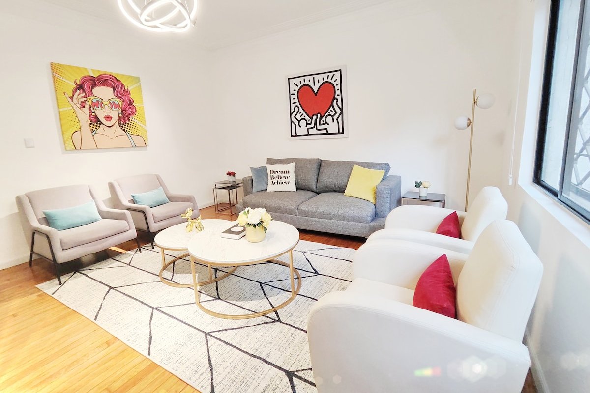 Perfect for Groups: Chic 4-Bedroom + 1 Loft gallery image 3