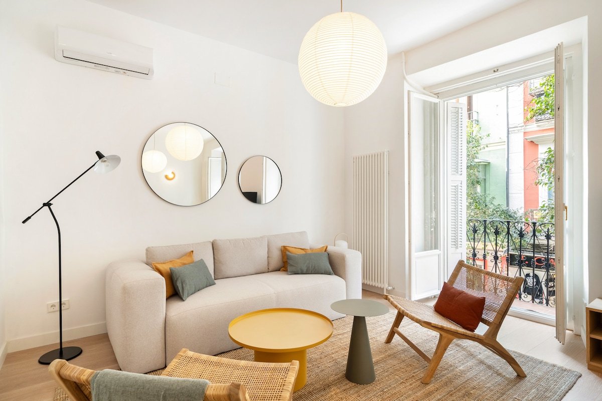 Chueca Fuencarral 12 pax – 5 Bdrms 5 Baths gallery image 4