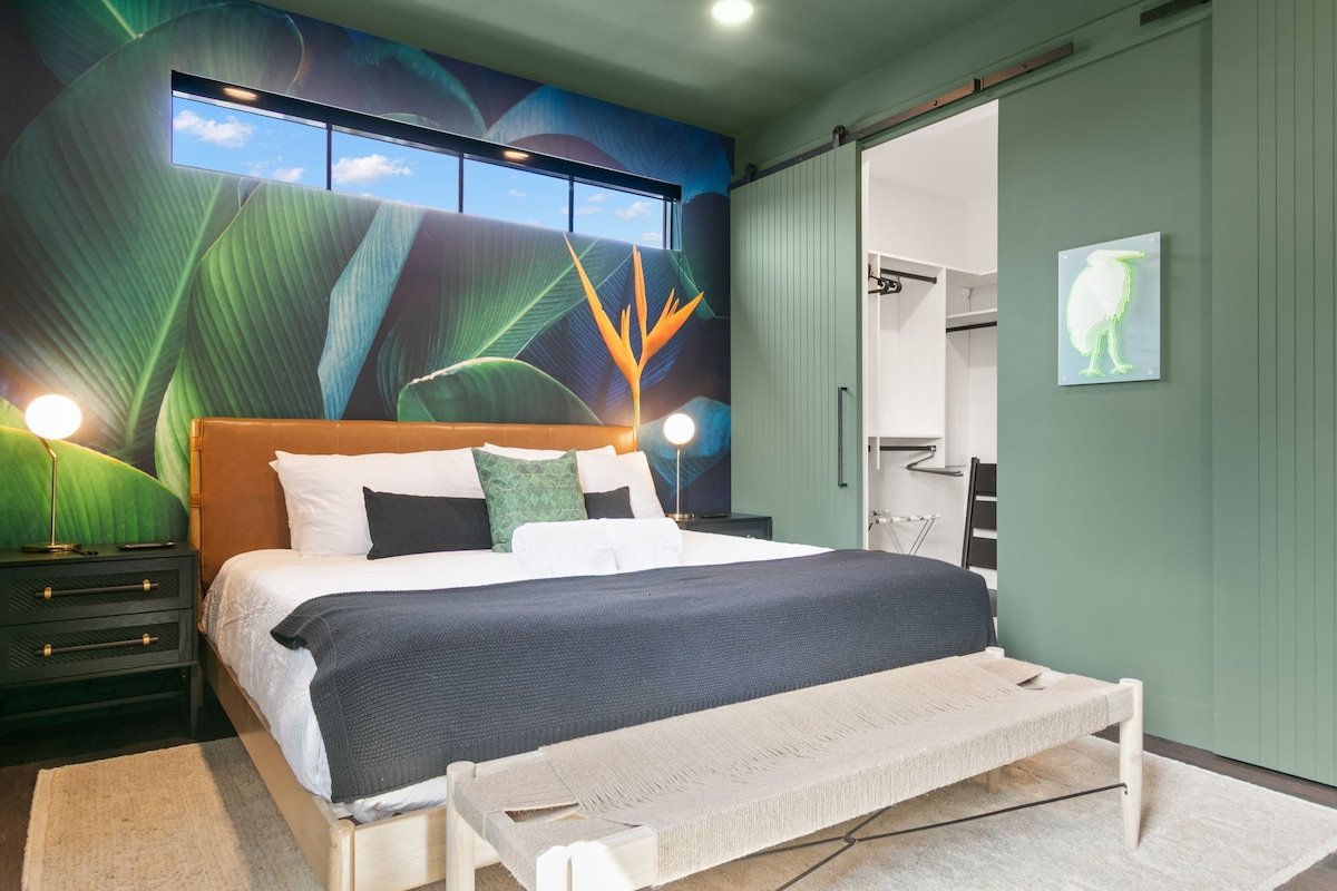 New! The Artist House – Luxury Hyde Park Home gallery image 2