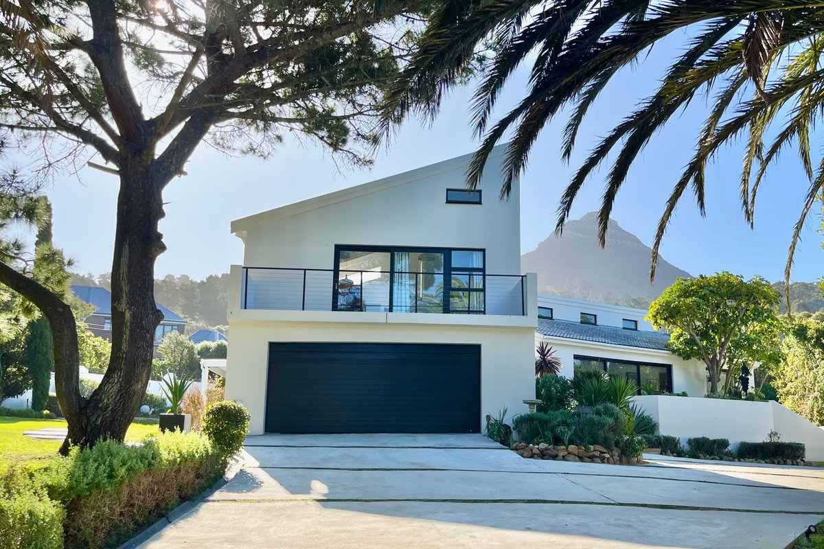 Modern House Set Within Beautiful Gardens