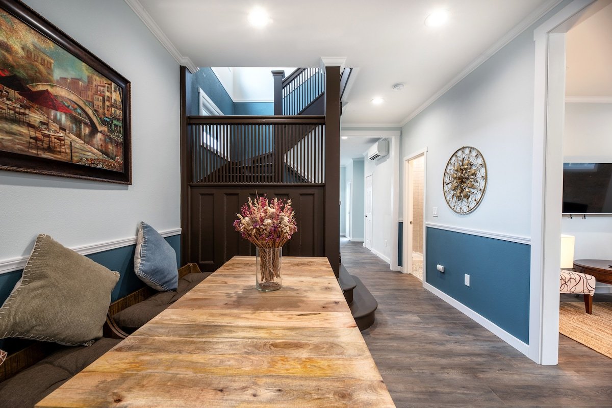 Chic & Modern 6b4b House – Prime Seattle Location! gallery image 5