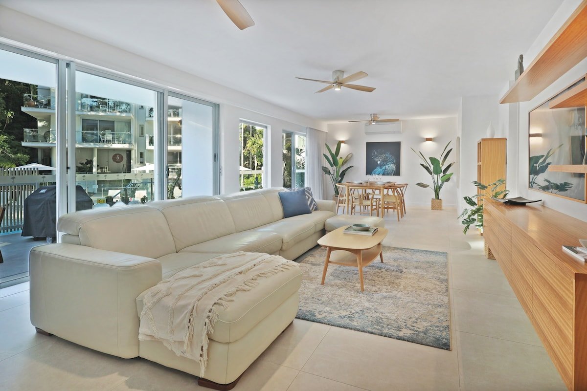 Ultimate Little Cove beach pad gallery image 2