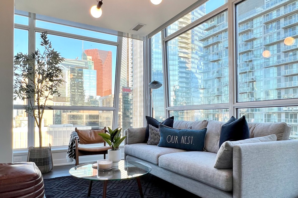 Central 2 Bedroom Condo near Shangri-la hotel