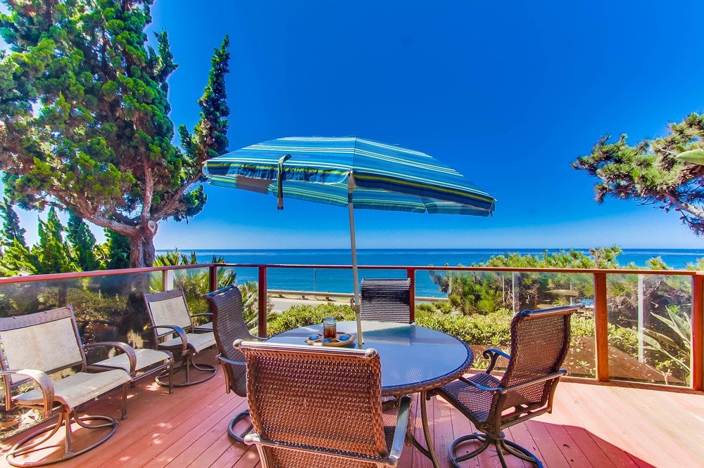 VILLA MAGNIFICA Oceanfront Home with Pool, Hot Tub