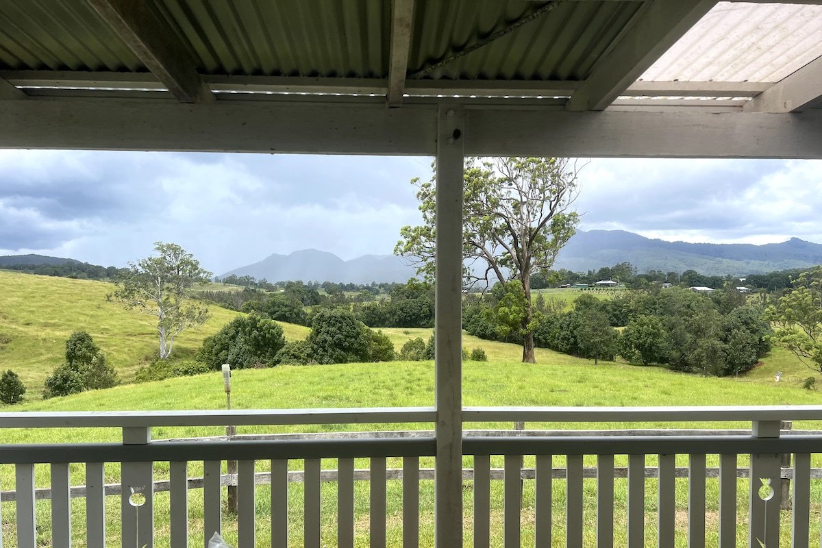 Black Cockatoo Tyalgum gallery image 3