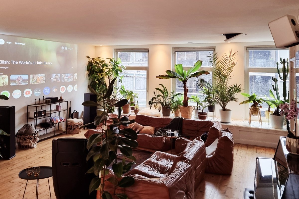 Groot mooi 2 etage loft met dakterras in De Pijp.