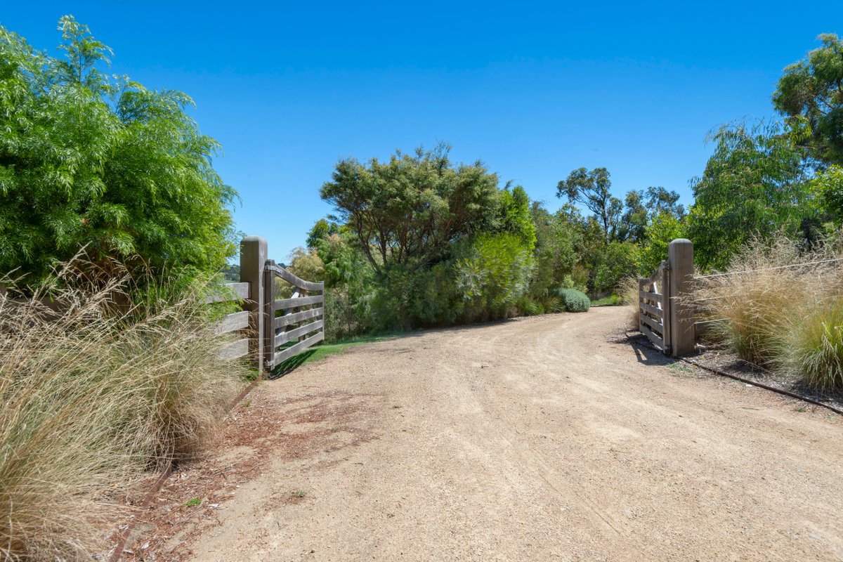 Designer Guest House-RedHill South