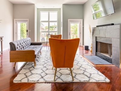 Stunning Greystone, 3500 sq ft, Rooftop, Sleeps 16