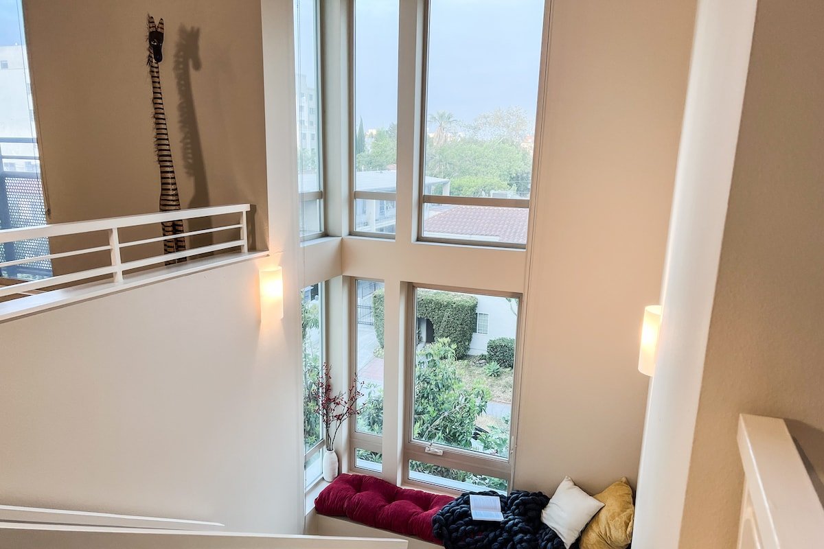 Central Mid-Wilshire | Elegant Family Townhome gallery image 3