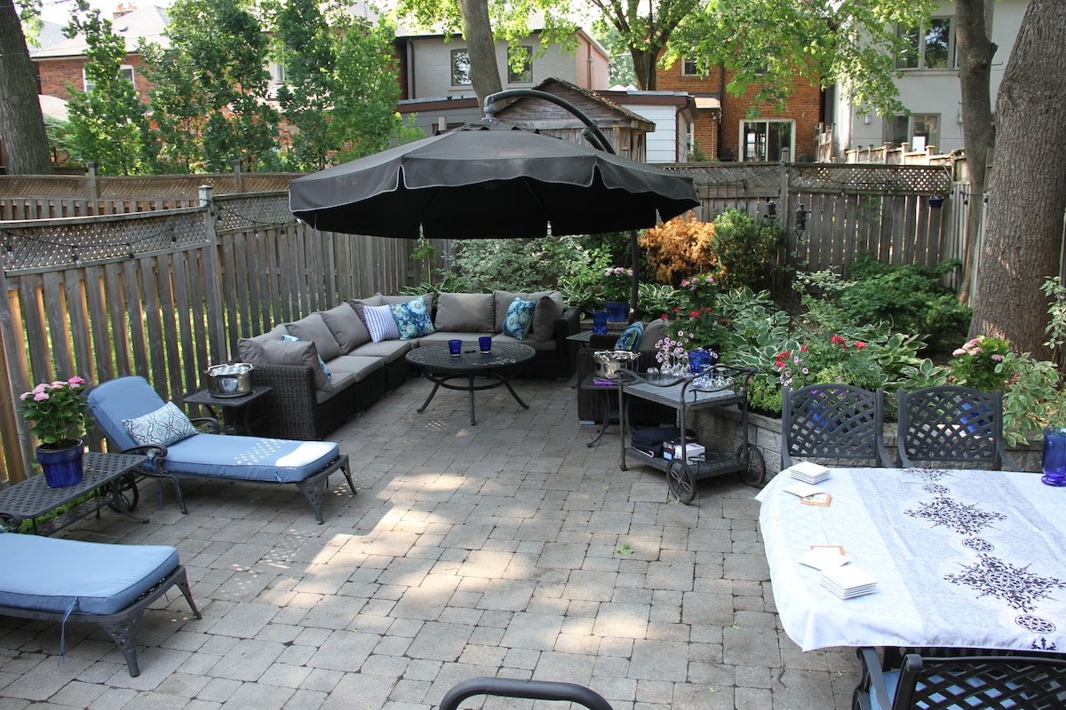 Chic Family Living in Central Toronto gallery image 3