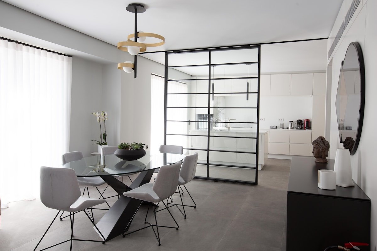 Elegant, spacious aprt for 6, jacuzzi @ Kolonaki gallery image 3