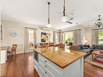 The Family Getaway ~ 3 Bed/2 Bath/1Car ~ Wooloowin