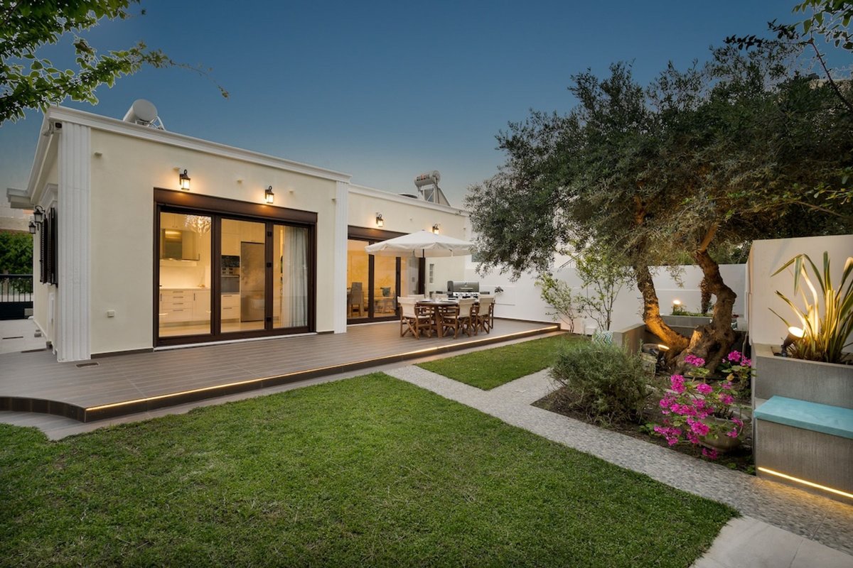 Chania Boutique Villa – steps from the beach