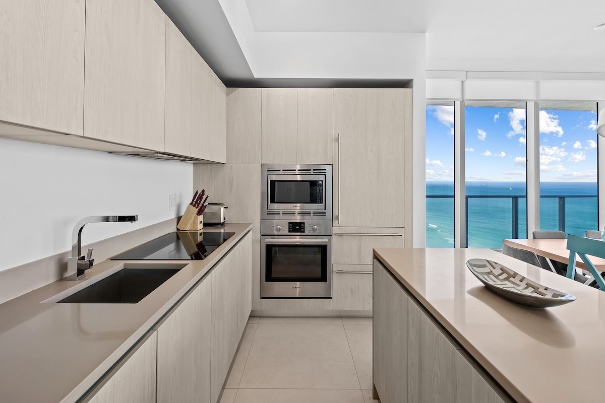 2/2 Stunning Ocean Front gallery image 5