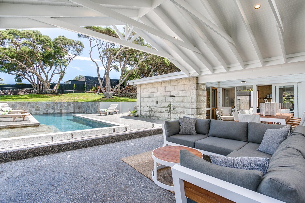 Sorrento Beauty with Sparkling pool gallery image 5