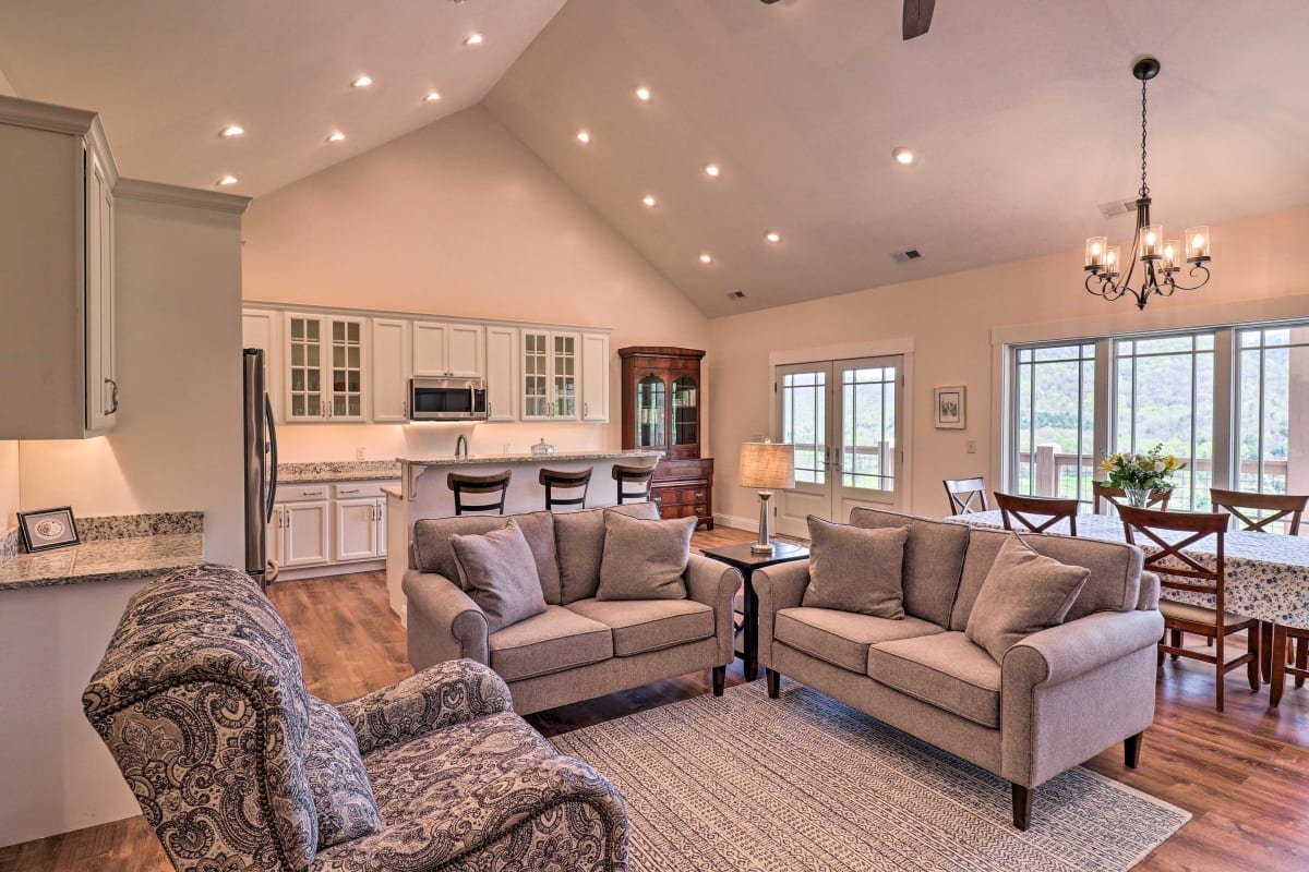 Massive Mountain Retreat | 12 Mi to Asheville gallery image 4