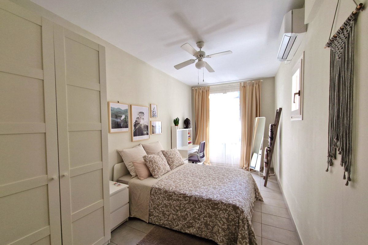 2-Br Gem by the Port & Sea