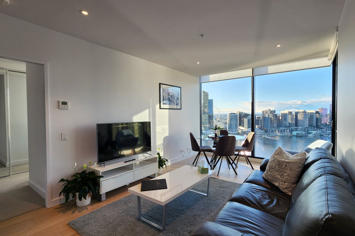 Classic 2 Bedroom with Wonderful Views on Collins