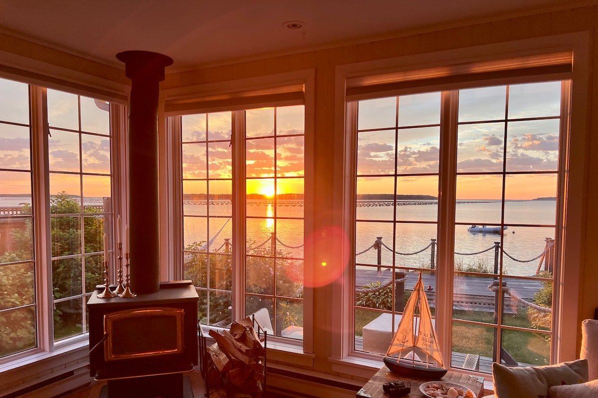 4 seasons waterfront cottage w hot tub & woodstove gallery image 2