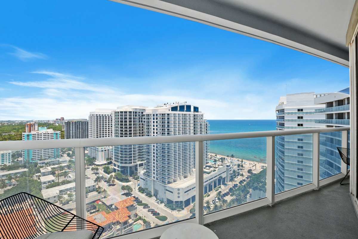 W Residence Penthouse 2BR + Den | Ocean Views