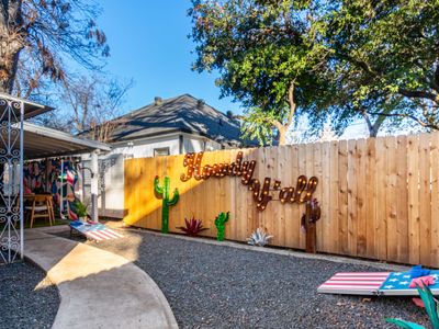 Huge 5BR compound! 1 Block to downtown & Rainey St