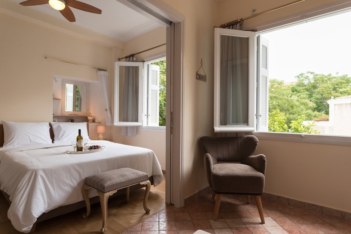 ACRO&POLIS “HERMES” Apt in the Heart of Athens gallery image 3