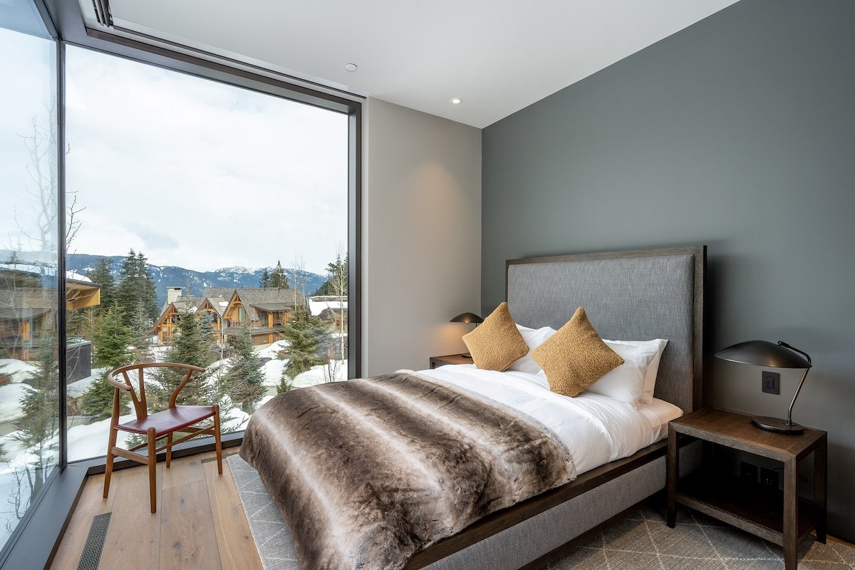 Mountain retreat w/ ski access & hot tub gallery image 4