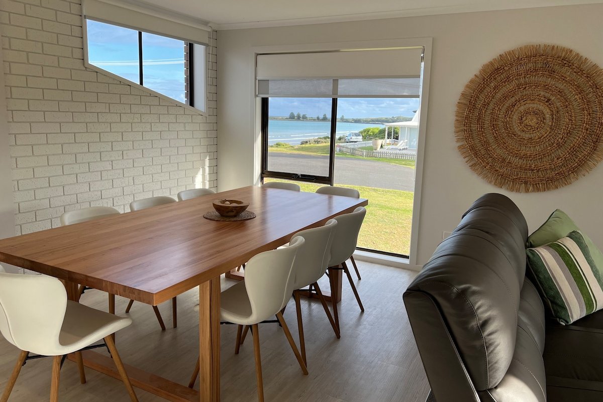 Beach and Riverfront views Port Fairy gallery image 4