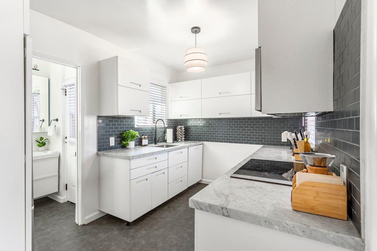 BEACH-FRONT | 3-BED Private Condo | Brand New! gallery image 4