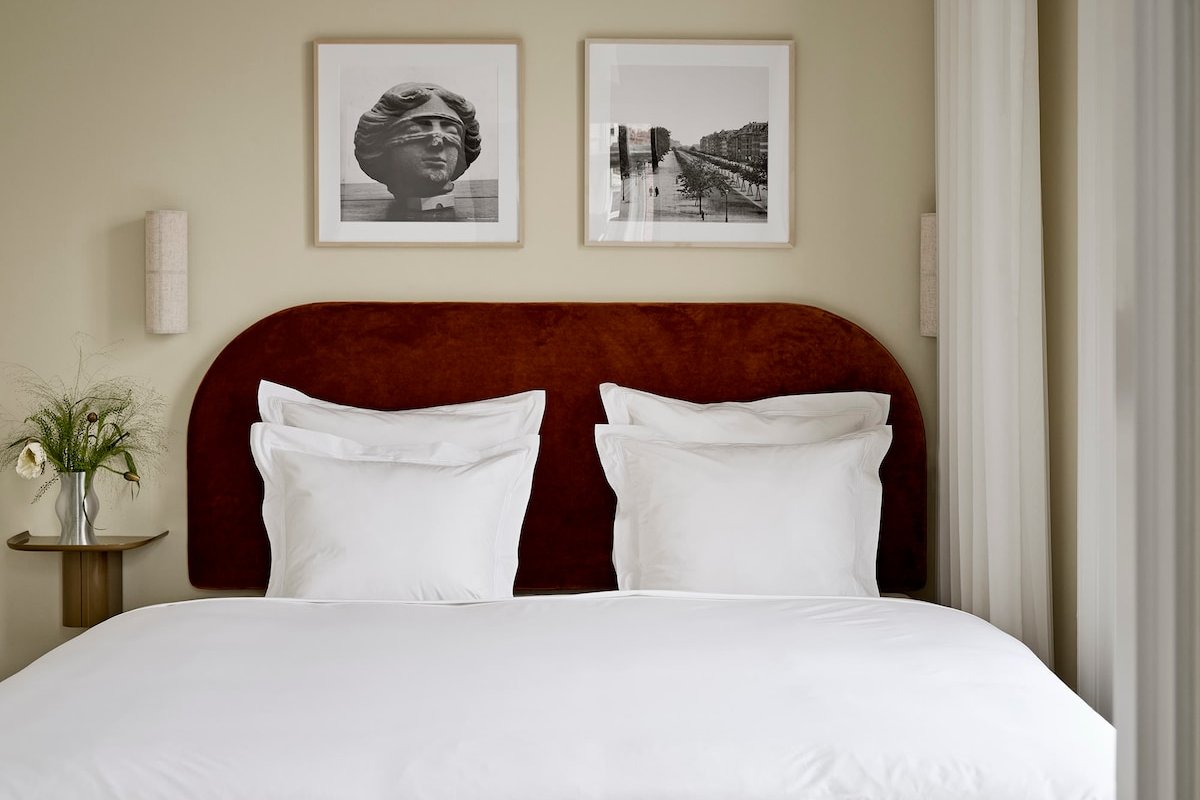 Corner Two-Bedroom Apartment for 6 gallery image 3