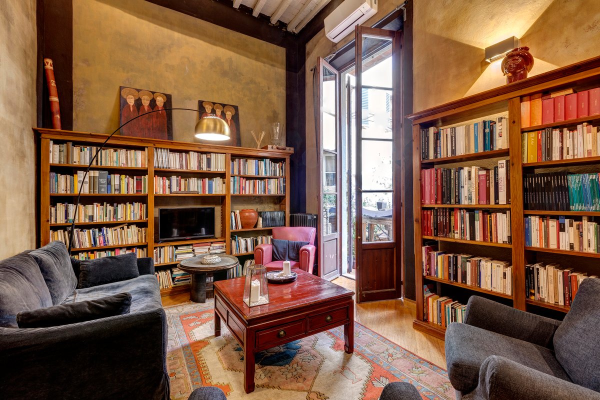 Enjoy Historic Veranda In The Heart Of Florence