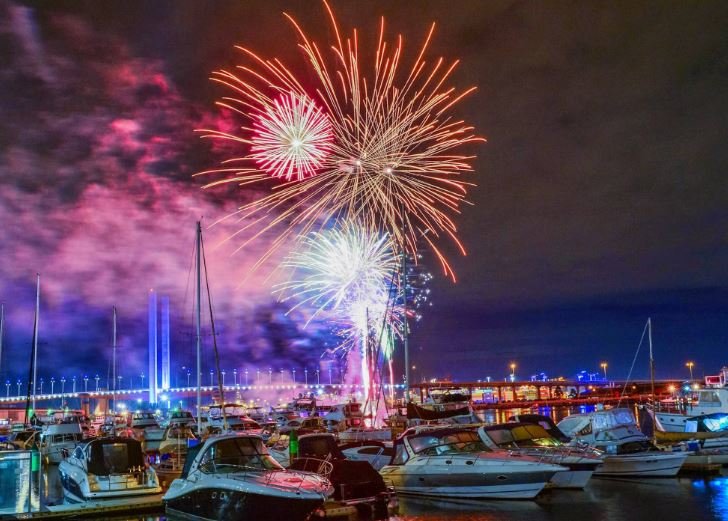 Waterfront Apartment. Best Views in Melbourne! gallery image 4