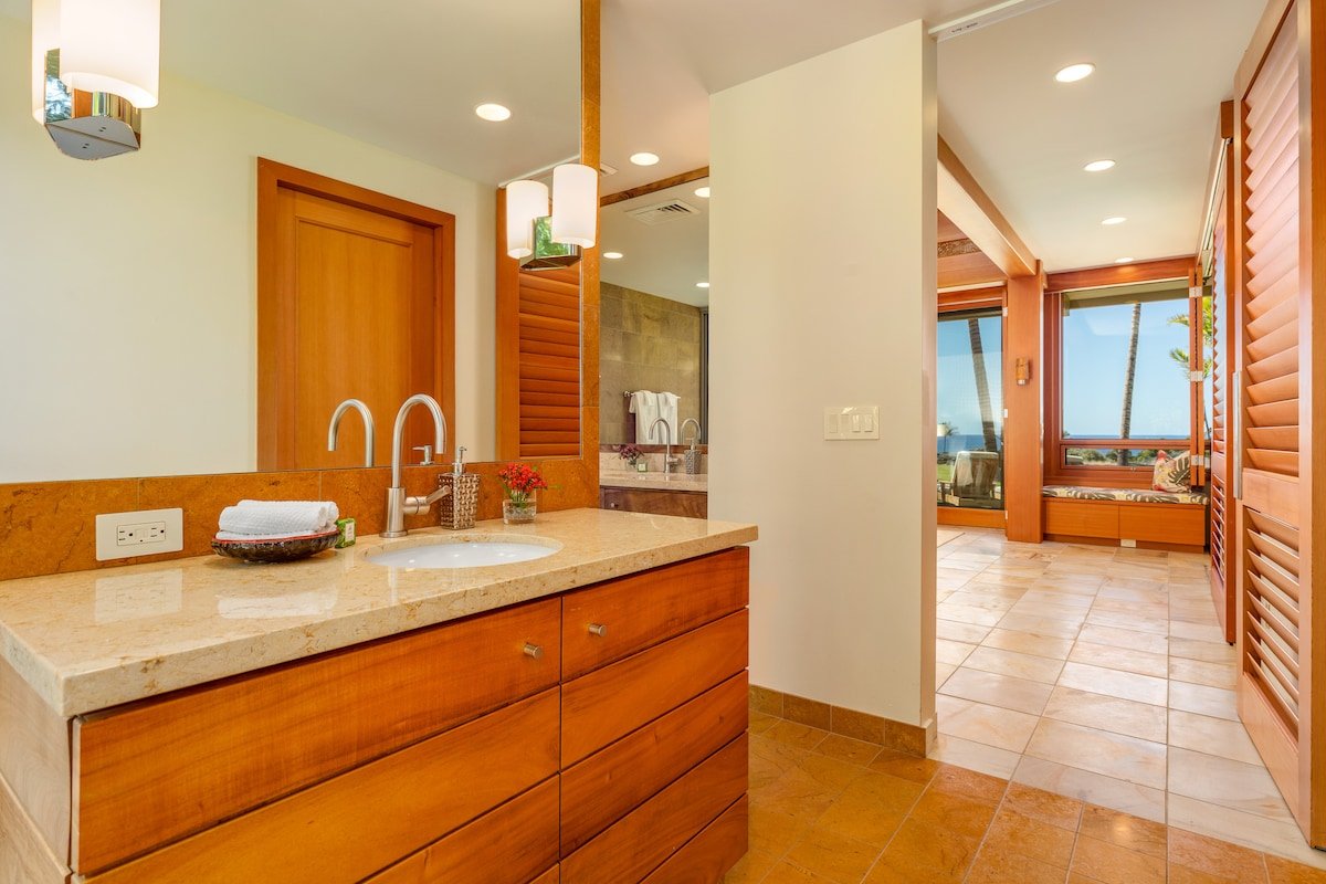 Mauna Kea Resort Bluffs 22-The Beach House Luxury gallery image 2