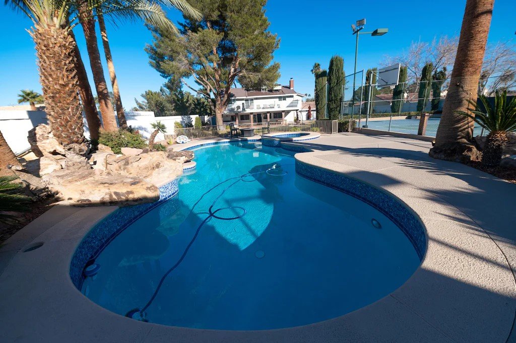 Large, Luxury Villa w/ Pool, Tennis on 3/4 Acre! gallery image 3