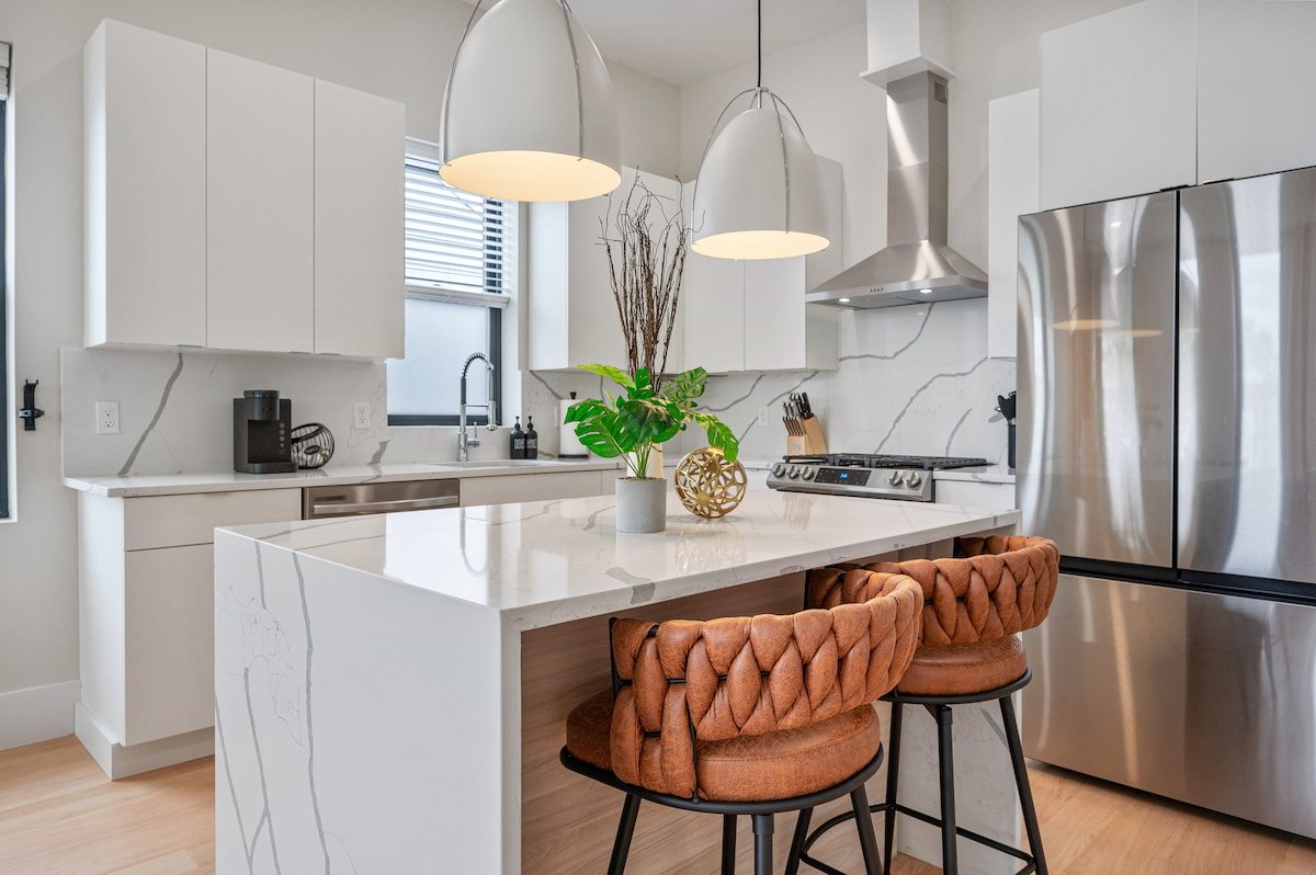 Penthouse+3BR Private Rooftop Min to PATH to NYC! gallery image 5