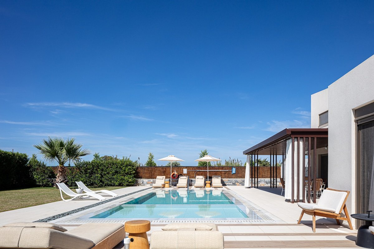 Spacious Family Villa w/ Playground by etouri gallery image 4