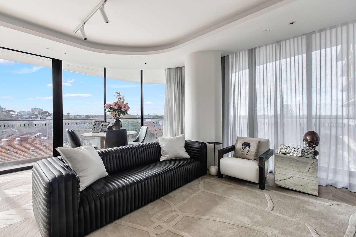 Saint Moritz Luxury in St Kilda gallery image 3