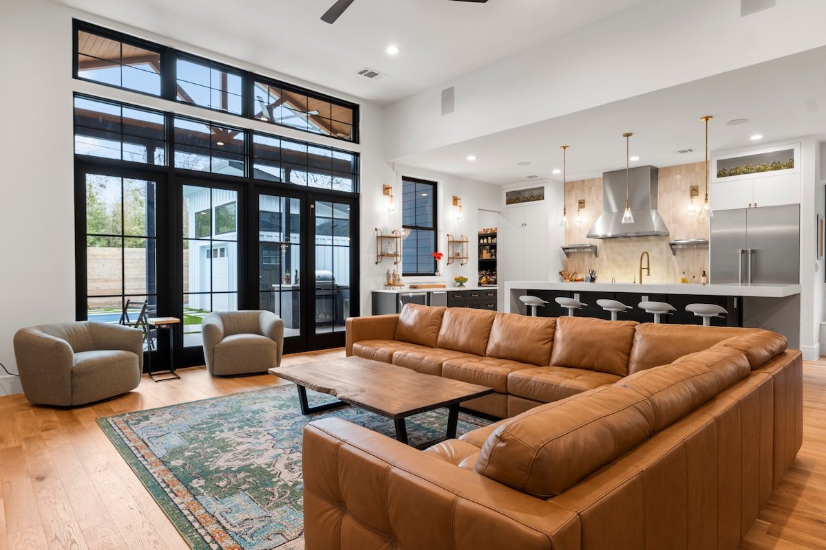 6 Bedroom East Downtown House with Pool gallery image 2