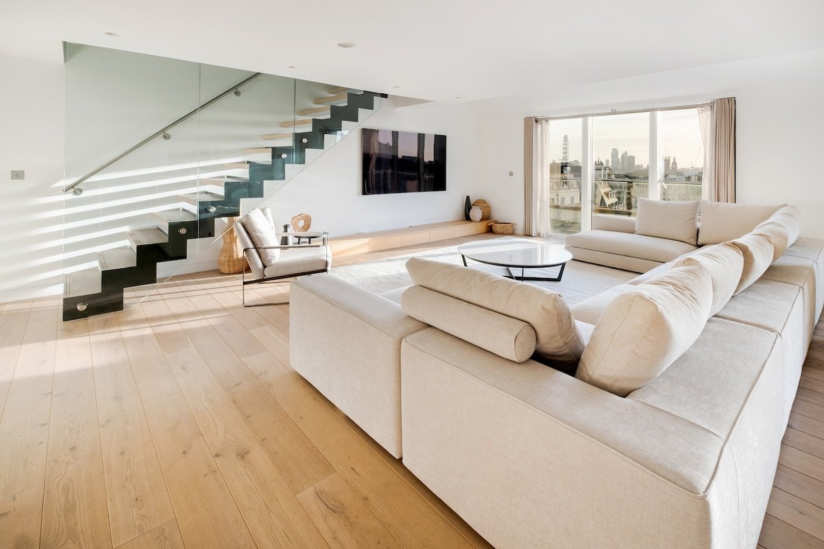 Spectacular Penthouse with Iconic London Views gallery image 2