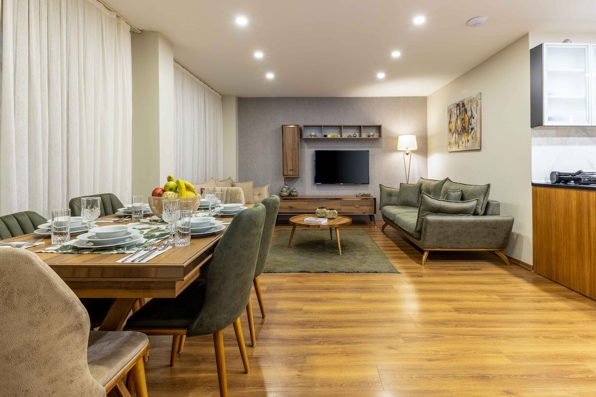 Deluxe Two Bedroom Apartment with Garden gallery image 4