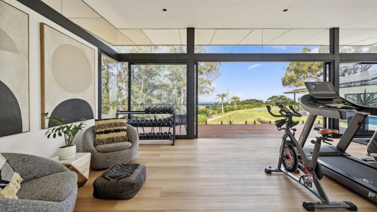 Sapphire Del Mar – Pool Sauna Gym Spa Sleeps 13 gallery image 4