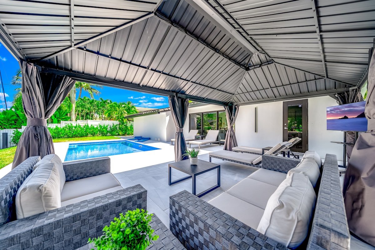 Heated Pool! Waterfront+Kayak! Close 2 Beach! gallery image 2