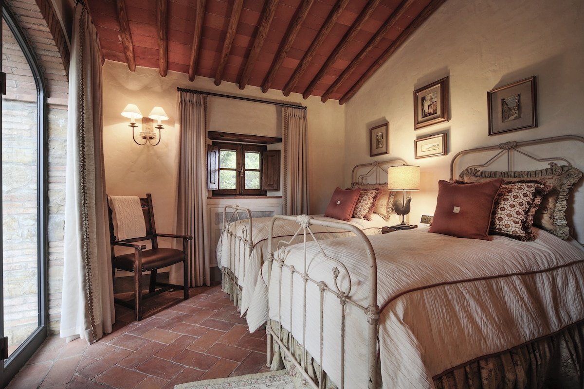 Timeless Elegance: 16th-Century Tuscan Farmhouse gallery image 5